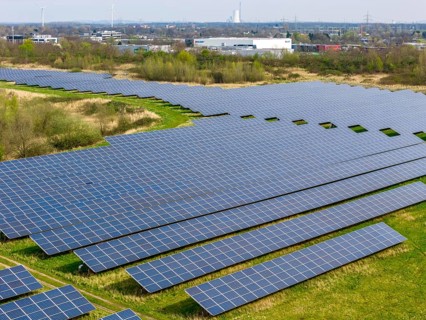 Mühlenfeld solar park, near Neukirchen-Vluyn, over 15, 000 solar modules spread over 24 hectares,