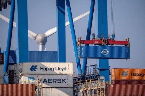 Port of Hamburg, Container Terminal Altenwerder, container ship during loading and unloading,