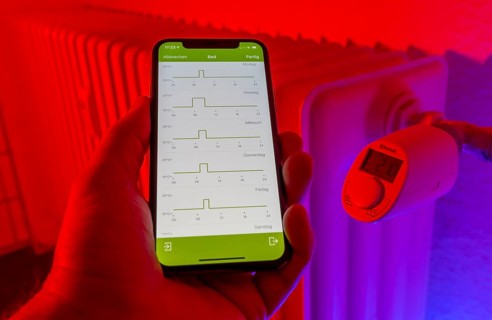 Smart Home application, control of heating, room temperature via Bluetooth, mobile phone,