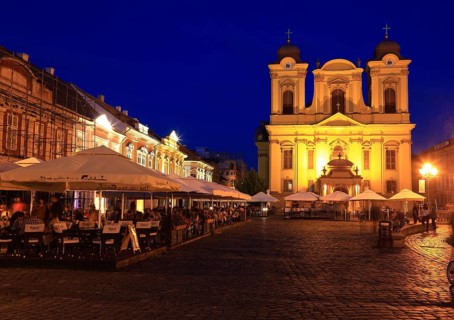 Banat, Timisoara, Timisoara, Old Town, historic houses and Catholic Cathedral at Piata Unirii,