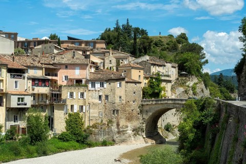 Vaison-la-Romaine. Les Baronnies. The Roman bridge over the Ouveze river at the foot of the town.