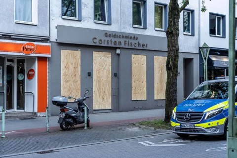 Before the demonstrations against the AFD party conference in Essen's Grugahalle, shops on