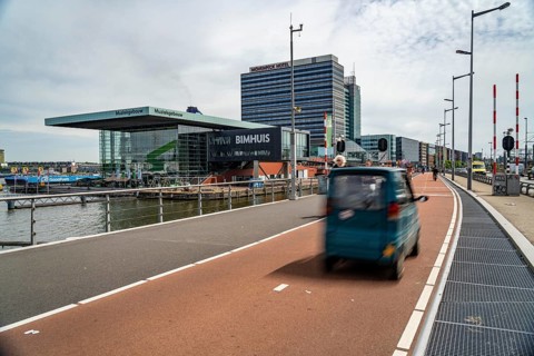 Minicars, small cars, up to 45 km/h, may be driven from the age of 15, may use cycle paths, very