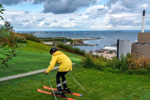 CopenHill, waste incineration plant and artificial ski slope, skiing with a view of the Øresund, 90