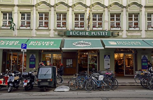 Europe, Germany, Bavaria, Swabia, Augsburg, Karolinenstraße, Bücher Pustet, Europe