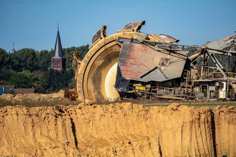 Opencast lignite mine Garzweiler II, bucket wheel excavator during excavation, at the edge of the