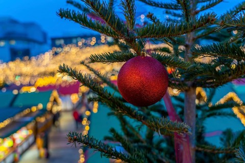 Pre-Christmas season, Christmas market on Kennedyplatz in the city centre of Essen, Christmas tree
