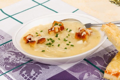 Baden cuisine, South German cuisine, Baden onion soup with crackers, croutons, pieces of bread