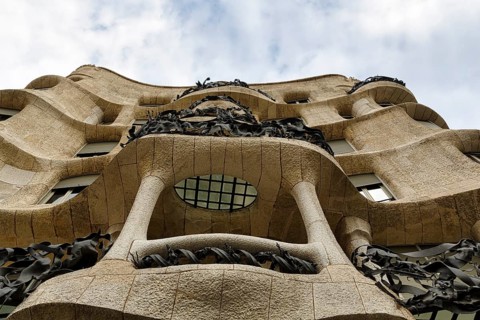 Artfully designed façade, balconies with wrought-iron grilles, view from below, Casa Mila, Casa