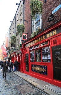 The Temple Bar traditional pub, city of Dublin, Ireland, Irish Republic, Europe