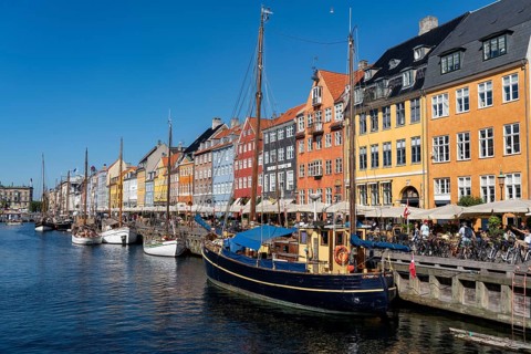 Nyhavn, in the Frederiksstaden district, harbour district with houses over 300 years old, promenade