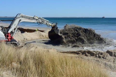 Renaturation, Repair of erosion-damaged beach. Sand is sucked up from the seabed and pumped via