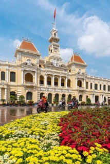 People on motorcycles in front of the Ho Chi Minh City Hall, Saigon, Vietnam, Asia