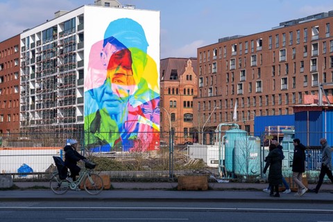 Hafencity, Überseequartier, mural on Shanghaiallee, Dear Uwe x 30 Jahre Hinz&Kunzt was created on