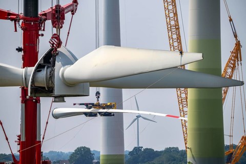 Dismantling of a wind power plant in a wind farm near Issum, 9 older wind turbines from the