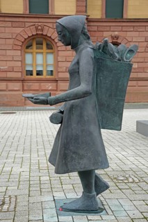 Sculpture shoe carrier and monument to former shoe industry, shoe production, shoe carrier,