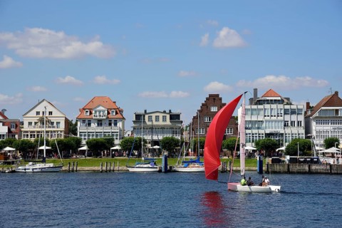 Europe, Germany, Schleswig Holstein, Baltic Sea, Lübeck-Travemünde, Trave, View to Vorderreihe,