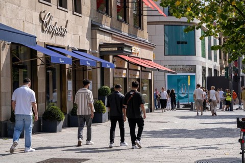 Königsallee, Kö, luxury shops, jewellers, Tiffany & Co., Chopard Boutique, Wempe, in the city