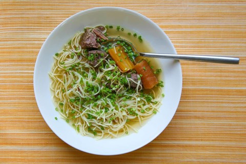 Swabian cuisine, Swabian noodle soup, soup, meat broth with noodles, chives, carrots, carrots,