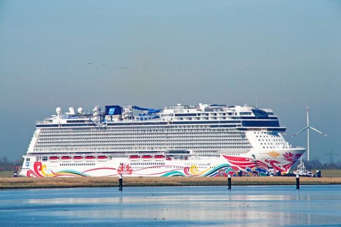 Cruise ship, Norwegian Joy, Meyer Werft, ship transfer, Ems, Moormerland, East Frisia, Germany,