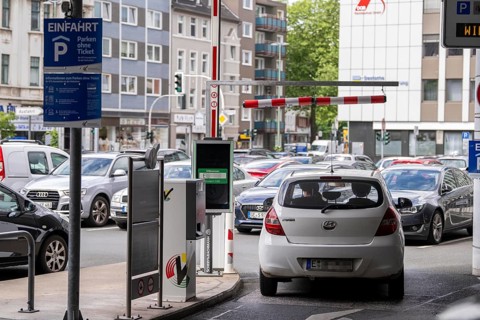 Husemannstraße car park in Gelsenkirchen, subject to charge, number plate recognition on entry, pay