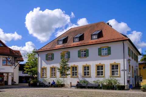 Old school, Gröbenzell, Dachauer Moos, Upper Bavaria, Bavaria, Germany, Europe