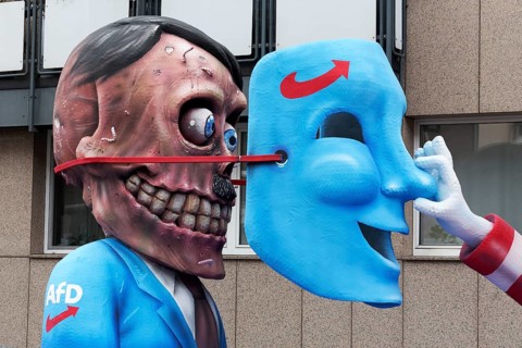 Behind the mask of the AFD hides the skull of Hitler, papier-mâché figures, satirical themed parade