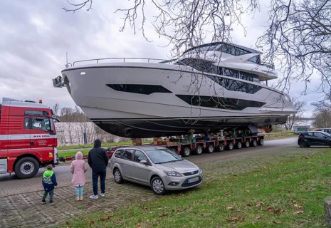 Craning the €6.3 million Sunseeker 88Y motor yacht, weighing 82 tonnes, in preparation for the