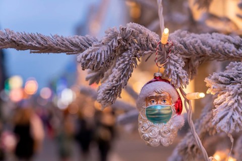 Symbolic picture Christmas in the Corona crisis, Father Christmas figure, Christmas tree