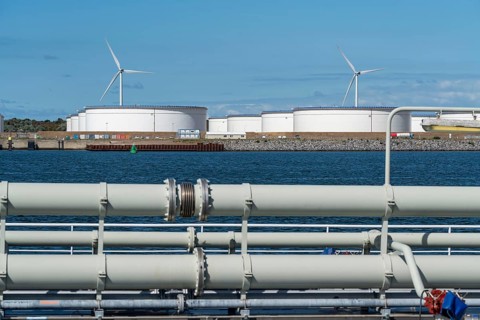 Maasvlakte Olie Terminal, 39 large tanks logistics for various petroleum products, such as crude