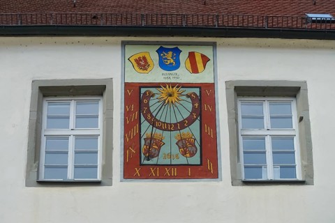 Wall sundial on the façade of the castle, from 1616, double number band, above the dial on the left