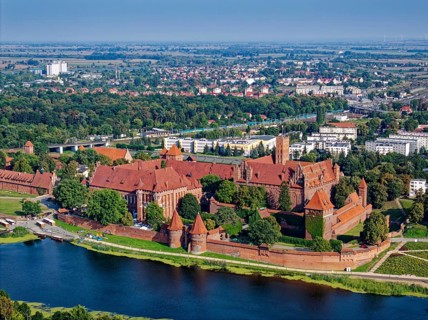 Aerial view of the monastery and the town of Marienburg. The Ordensburg, the former seat of the