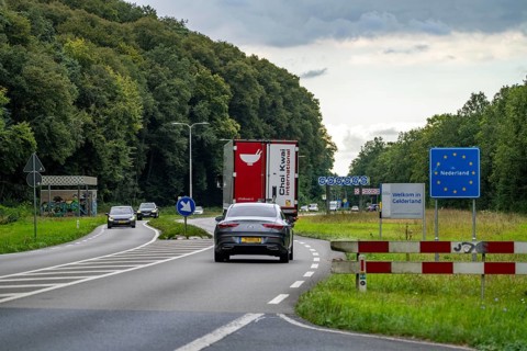 Green border, border crossing without controls, near Kranenburg, federal road B9, in NL N325, from