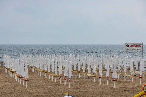 Bagni Lungomare, Chioggia. Bathing beach on the Adriatic in bad weather. All deckchairs are free.