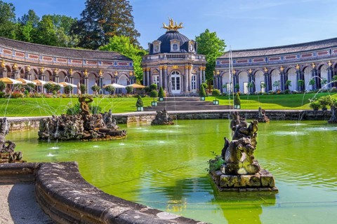 Upper Grotto with water features in front of the New Palace with Temple of the Sun in the Hermitage