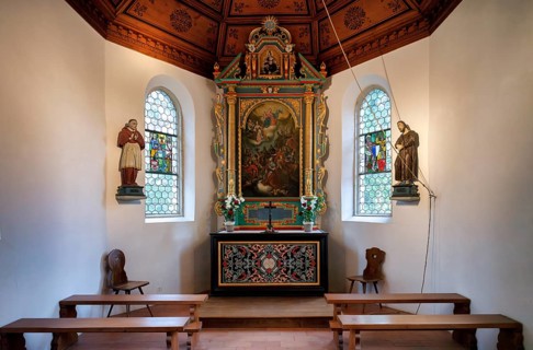 Interior view, altar, altarpiece DIE HEILIGEN NOTHELFER, Tell's Chapel Hohle Gasse, artificial