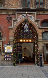 Europe, Germany, Bavaria, Munich, Marienplatz, New Town Hall, Entrance to the Ratskeller in
