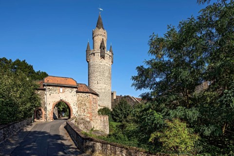 North gate, double castle gate, Adolfsturm keep, medieval tower of Friedberg Castle, butter barrel