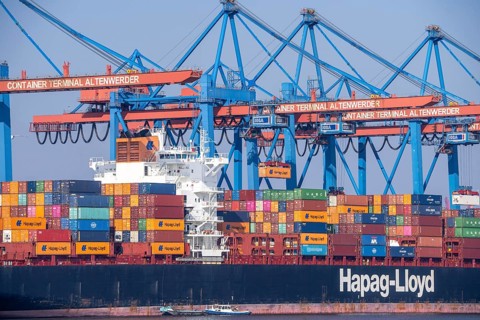 Container Terminal Altenwerder, Hapag-Lloyd container ship Frankfurt Express during loading and