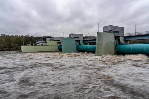 High water on the Ruhr, after days of heavy rainfall the Ruhr is flooding, warning level 2 of 3,