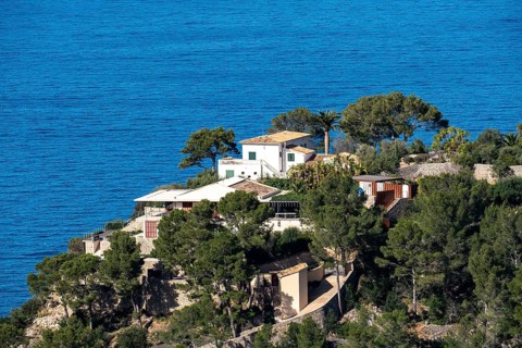 Villas on the cliffs in the north-west of the island, near Alconàsser, Serra de Tramuntana,