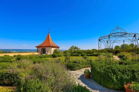 Park, the historic hanging garden of Neufra, Renaissance garden, built by Count Georg von