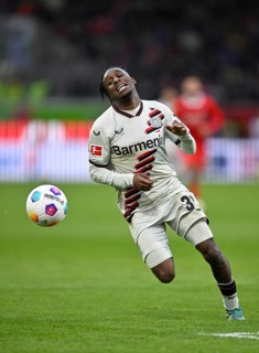 Jeremie Frimpong Bayer 04 Leverkusen (30) on the ball, action, Voith-Arena, Heidenheim,