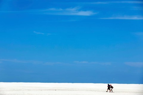Holidaymakers walk through the Kniepsand on the beach of the island of Amrum, Wittdün, 18.06.2020