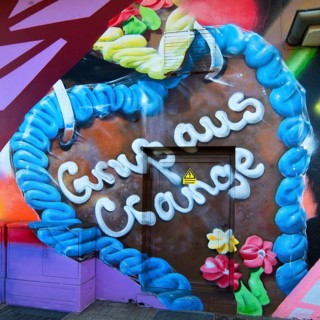 Graffiti of a gingerbread heart with the inscription Gruss aus Crange on a 10 KW station of