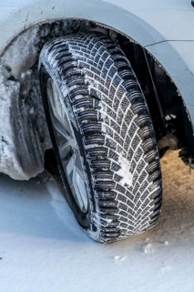 Winter tyres, driving on a road with snow cover, grip on the snow thanks to the special tread and