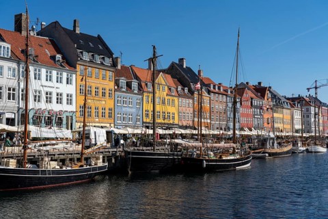 Nyhavn, in the Frederiksstaden district, harbour district with houses over 300 years old, promenade