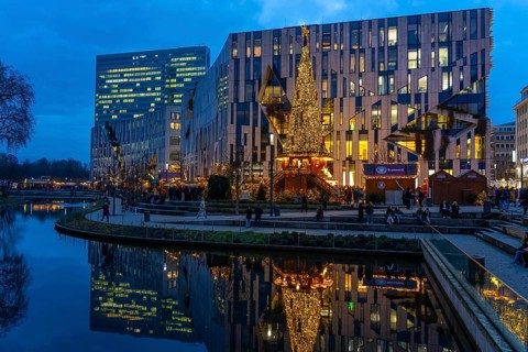 Christmas market, at the Kö-Bogen shopping centre, in the city centre of Düsseldorf, at the back