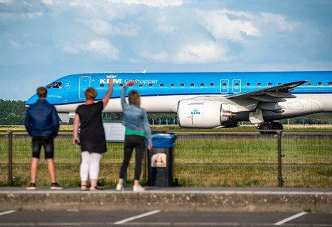 Amsterdam Shiphol Airport, Polderbaan, one of 6 runways, spotter area, see aeroplanes up close, KLM