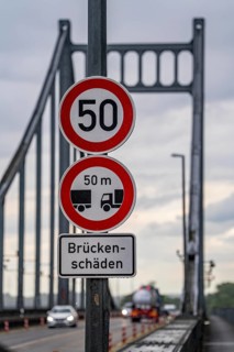 The Krefeld-Uerdingen bridge over the Rhine, between Krefeld and Duisburg, rein belt bridge from